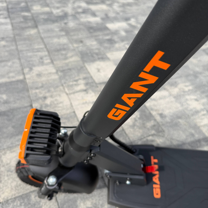 Електросамокат GIANT M10 PRO 1000W 48V 15Ah/23Ah — OFF-ROAD 10.5", до 50 км/год, подвійна амортизація, дискові гальма, сидіння, LED, сигналізація