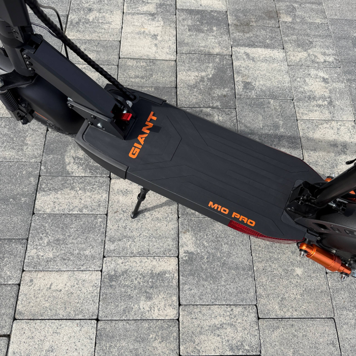 Електросамокат GIANT M10 PRO 1000W 48V 15Ah/23Ah — OFF-ROAD 10.5", до 50 км/год, подвійна амортизація, дискові гальма, сидіння, LED, сигналізація