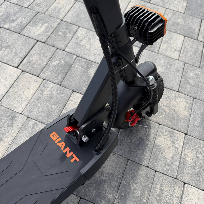 Електросамокат GIANT M10 PRO 1000W 48V 15Ah/23Ah — OFF-ROAD 10.5", до 50 км/год, подвійна амортизація, дискові гальма, сидіння, LED, сигналізація