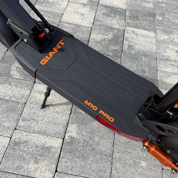 Електросамокат GIANT M10 PRO 1000W 48V 15Ah/23Ah — OFF-ROAD 10.5", до 50 км/год, подвійна амортизація, дискові гальма, сидіння, LED, сигналізація