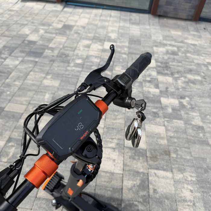 Електросамокат GIANT M10 PRO 1000W 48V 15Ah/23Ah — OFF-ROAD 10.5", до 50 км/год, подвійна амортизація, дискові гальма, сидіння, LED, сигналізація