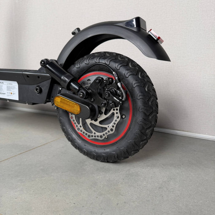Электросамокат UMI Q10 Ultra 800W 48V 18Ah — мощный электросамокат с двойной амортизацией, Bluetooth, LCD-дисплеем, дисковыми тормозами, пневматическими колёсами 10.5", LED-поворотниками, рекуперацией, до 45 км/ч
