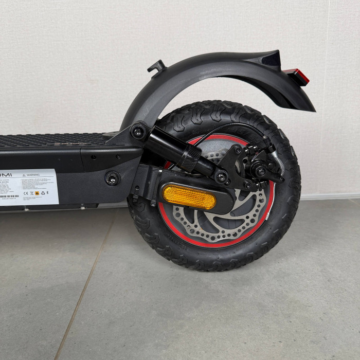Электросамокат UMI Q10 Ultra 800W 48V 18Ah — мощный электросамокат с двойной амортизацией, Bluetooth, LCD-дисплеем, дисковыми тормозами, пневматическими колёсами 10.5", LED-поворотниками, рекуперацией, до 45 км/ч