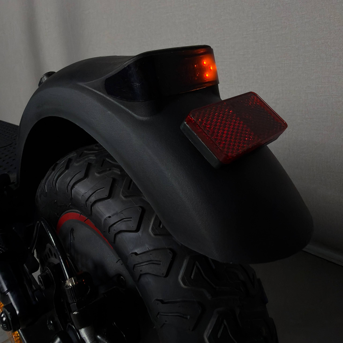 Электросамокат UMI Q10 Ultra 800W 48V 18Ah — мощный электросамокат с двойной амортизацией, Bluetooth, LCD-дисплеем, дисковыми тормозами, пневматическими колёсами 10.5", LED-поворотниками, рекуперацией, до 45 км/ч