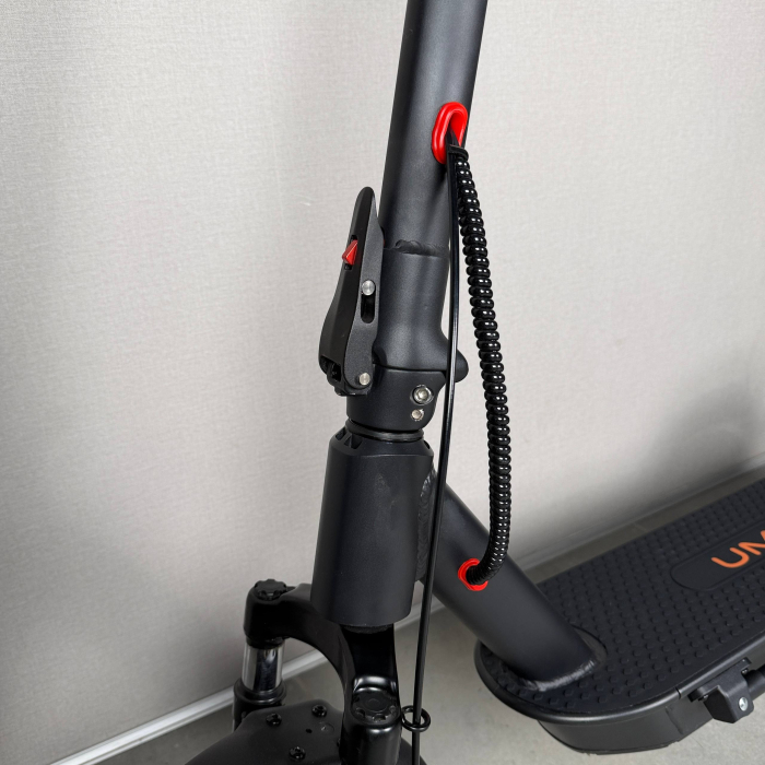 Электросамокат UMI Q10 Ultra 800W 48V 18Ah — мощный электросамокат с двойной амортизацией, Bluetooth, LCD-дисплеем, дисковыми тормозами, пневматическими колёсами 10.5", LED-поворотниками, рекуперацией, до 45 км/ч