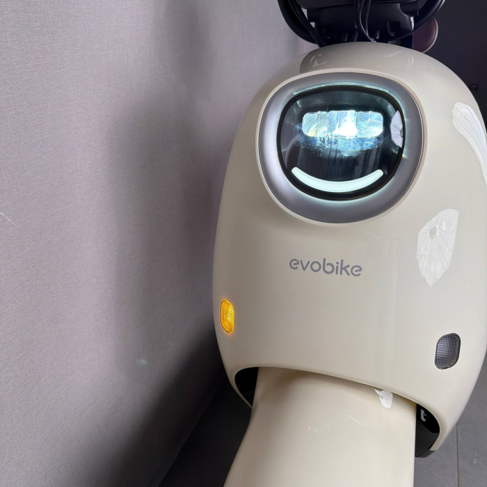 EVOBIKE UNO Graphene 600W 48V 20Ah молочний — міський електровелосипед із графеновим акумулятором, двомісний, LED-дисплей, подвійна амортизація, до 35 км/год, сигналізація, поворотники