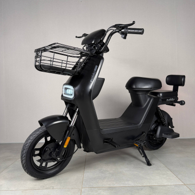EVOBIKE YOTA 800W 48V 20Ah чорний — двомісний міський електровелосипед із графеновим акумулятором, переднім металевим кошиком, подвійною амортизацією, LED-дисплеєм, сигналізацією, поворотниками, до 35 км/год