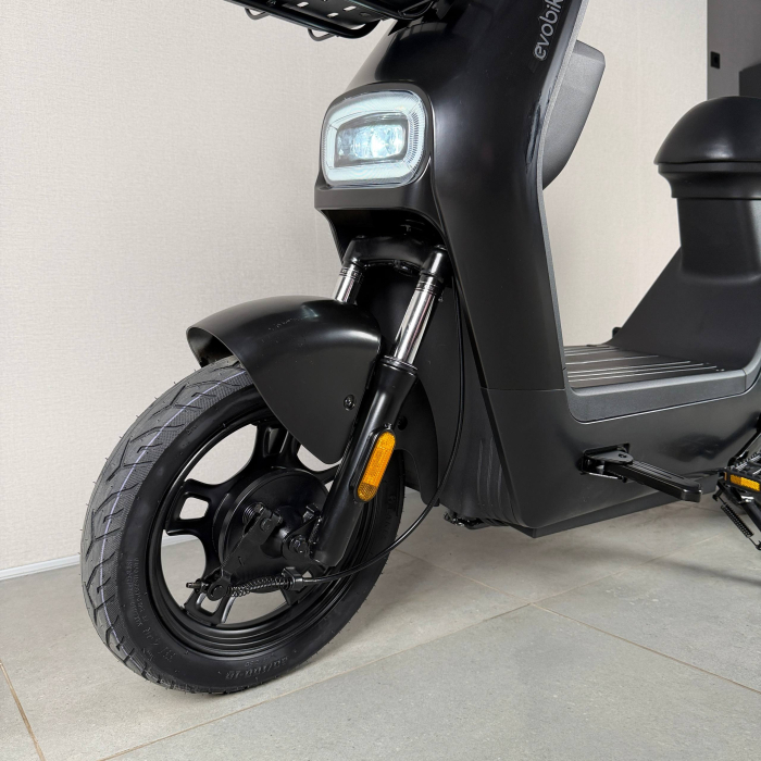 EVOBIKE YOTA 800W 48V 20Ah чорний — двомісний міський електровелосипед із графеновим акумулятором, переднім металевим кошиком, подвійною амортизацією, LED-дисплеєм, сигналізацією, поворотниками, до 35 км/год