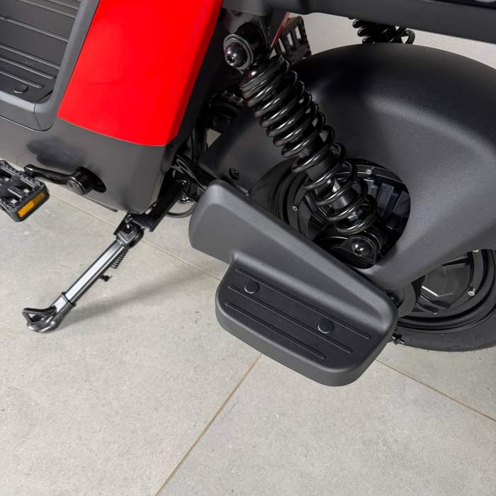 EVOBIKE YOTA 800W 48V 20Ah червоний — двомісний міський електровелосипед із графеновим акумулятором, переднім металевим кошиком, подвійною амортизацією, LED-дисплеєм, сигналізацією, поворотниками, до 35 км/год