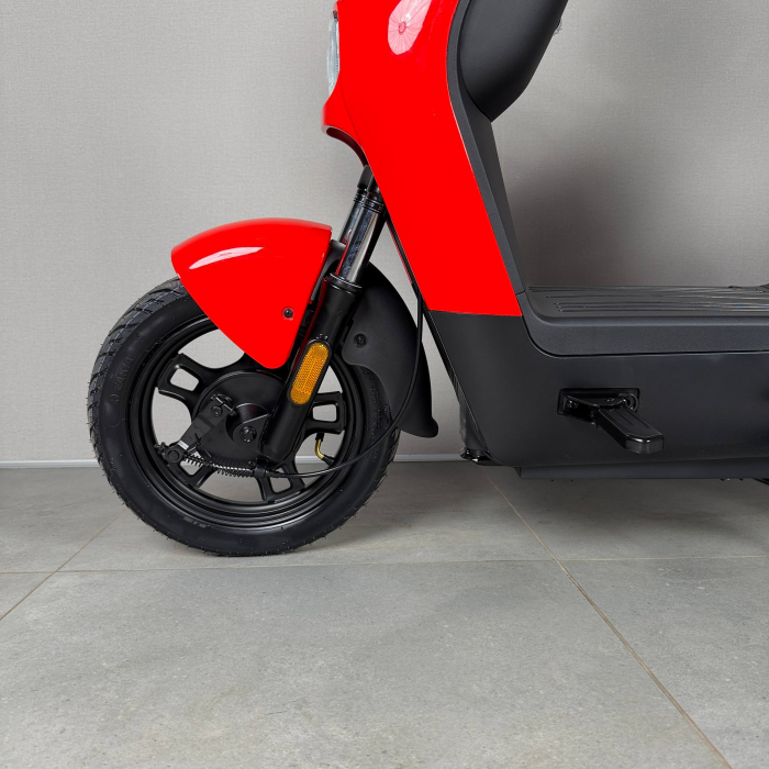 EVOBIKE YOTA 800W 48V 20Ah червоний — двомісний міський електровелосипед із графеновим акумулятором, переднім металевим кошиком, подвійною амортизацією, LED-дисплеєм, сигналізацією, поворотниками, до 35 км/год