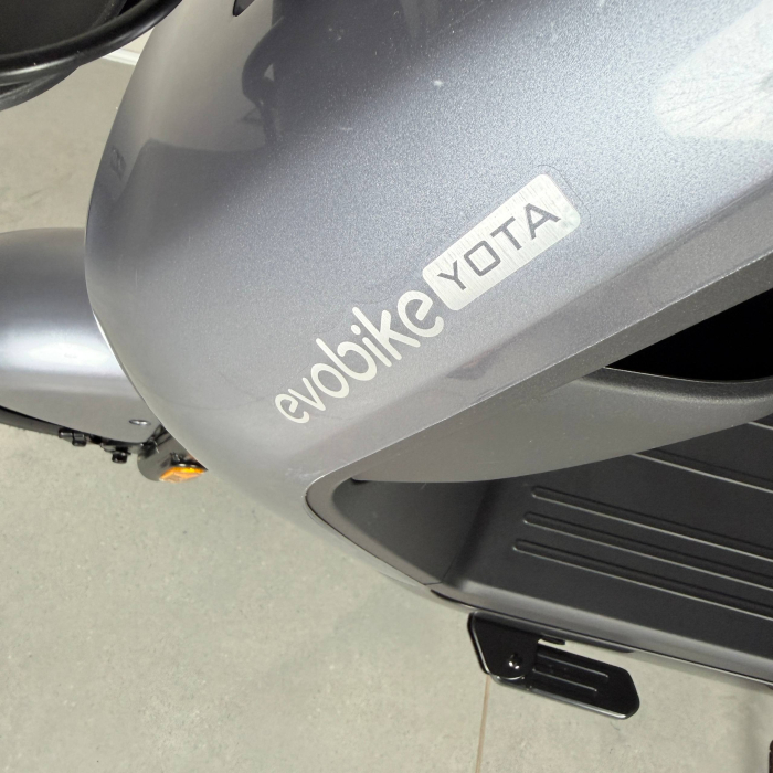 EVOBIKE YOTA 800W 48V 20Ah графіт — двомісний міський електровелосипед із графеновим акумулятором, переднім металевим кошиком, подвійною амортизацією, LED-дисплеєм, сигналізацією, поворотниками, до 35 км/год