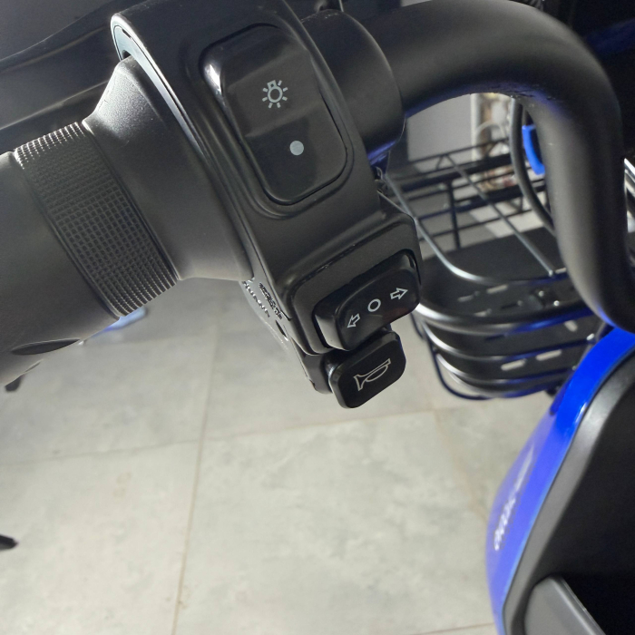 EVOBIKE YOTA 800W 48V 20Ah синій — двомісний міський електровелосипед із графеновим акумулятором, переднім металевим кошиком, подвійною амортизацією, LED-дисплеєм, сигналізацією, поворотниками, до 35 км/год