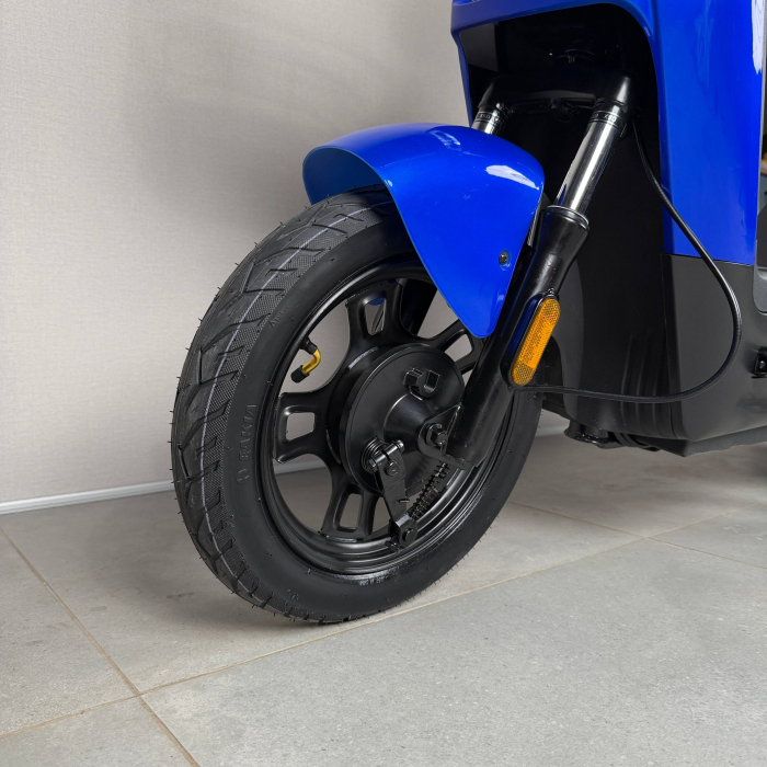 EVOBIKE YOTA 800W 48V 20Ah синій — двомісний міський електровелосипед із графеновим акумулятором, переднім металевим кошиком, подвійною амортизацією, LED-дисплеєм, сигналізацією, поворотниками, до 35 км/год