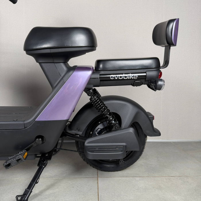 EVOBIKE YOTA 800W 48V 20Ah фіолетовий — двомісний міський електровелосипед із графеновим акумулятором, переднім металевим кошиком, подвійною амортизацією, LED-дисплеєм, сигналізацією, поворотниками, до 35 км/год