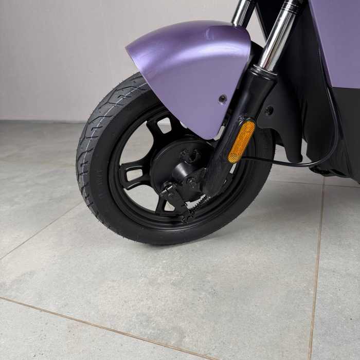 EVOBIKE YOTA 800W 48V 20Ah фіолетовий — двомісний міський електровелосипед із графеновим акумулятором, переднім металевим кошиком, подвійною амортизацією, LED-дисплеєм, сигналізацією, поворотниками, до 35 км/год