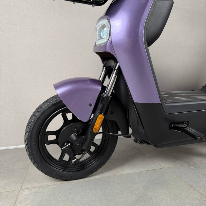 EVOBIKE YOTA 800W 48V 20Ah фіолетовий — двомісний міський електровелосипед із графеновим акумулятором, переднім металевим кошиком, подвійною амортизацією, LED-дисплеєм, сигналізацією, поворотниками, до 35 км/год