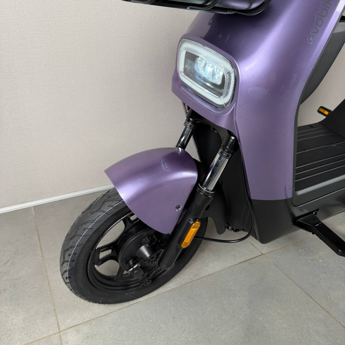 EVOBIKE YOTA 800W 48V 20Ah фіолетовий — двомісний міський електровелосипед із графеновим акумулятором, переднім металевим кошиком, подвійною амортизацією, LED-дисплеєм, сигналізацією, поворотниками, до 35 км/год