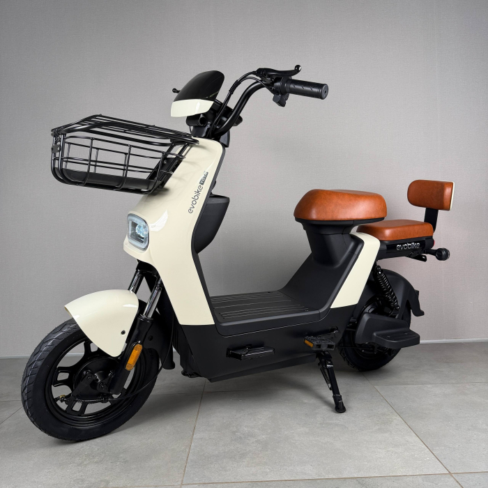 EVOBIKE YOTA 800W 48V 20Ah молочний — двомісний міський електровелосипед із графеновим акумулятором, переднім металевим кошиком, подвійною амортизацією, LED-дисплеєм, сигналізацією, поворотниками, до 35 км/год