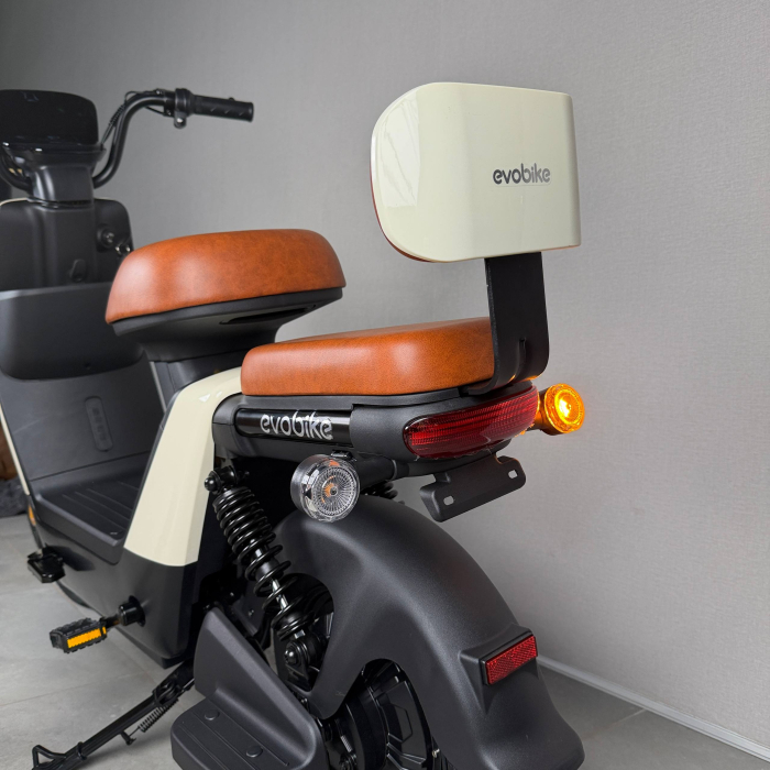 EVOBIKE YOTA 800W 48V 20Ah молочний — двомісний міський електровелосипед із графеновим акумулятором, переднім металевим кошиком, подвійною амортизацією, LED-дисплеєм, сигналізацією, поворотниками, до 35 км/год