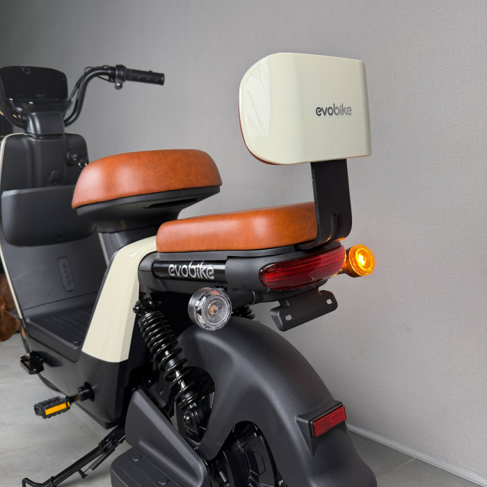 EVOBIKE YOTA 800W 48V 20Ah молочний — двомісний міський електровелосипед із графеновим акумулятором, переднім металевим кошиком, подвійною амортизацією, LED-дисплеєм, сигналізацією, поворотниками, до 35 км/год